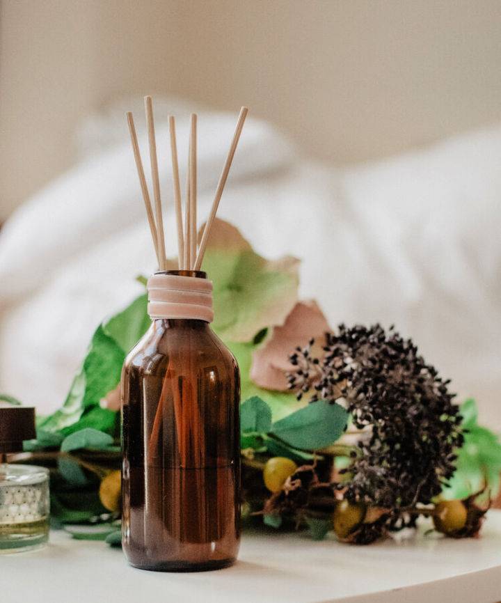 DIY Reed Diffuser With a High-End Fragrance