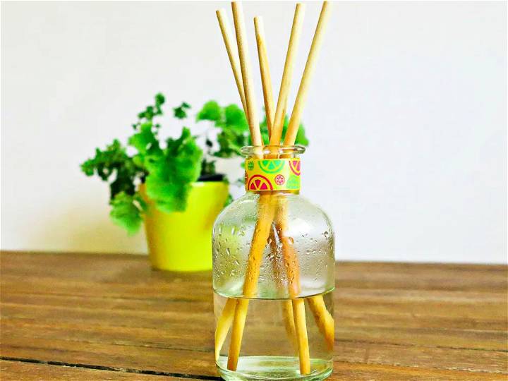 Make a Reed Diffuser for $5 in 5 Mins