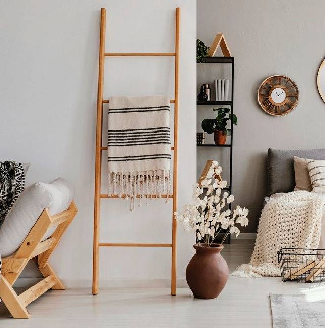 Smart DIY Blanket Ladder