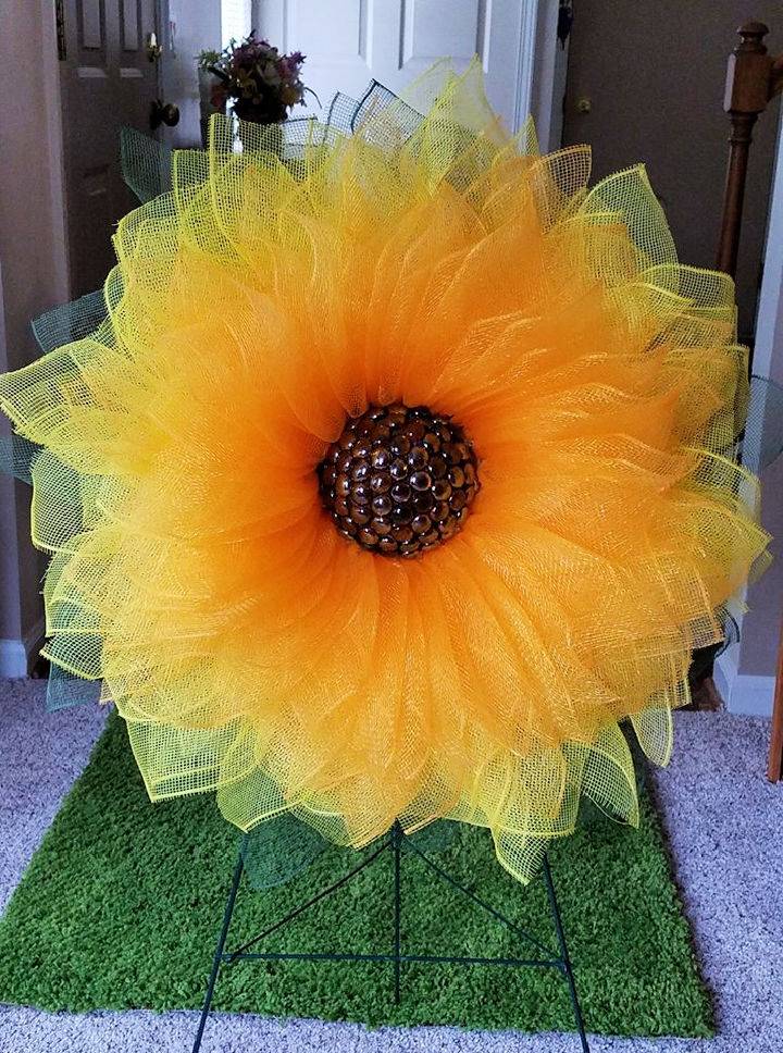 How to Make a Mesh Sunflower Wreath 