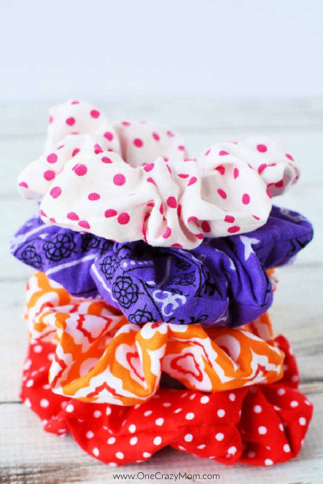 Simple and Inexpensive DIY Scrunchie