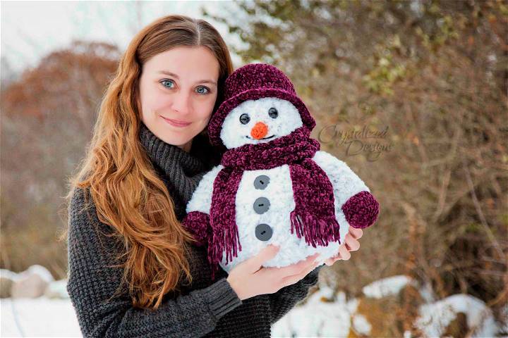 Crispen the Snowman Free Crochet Pattern