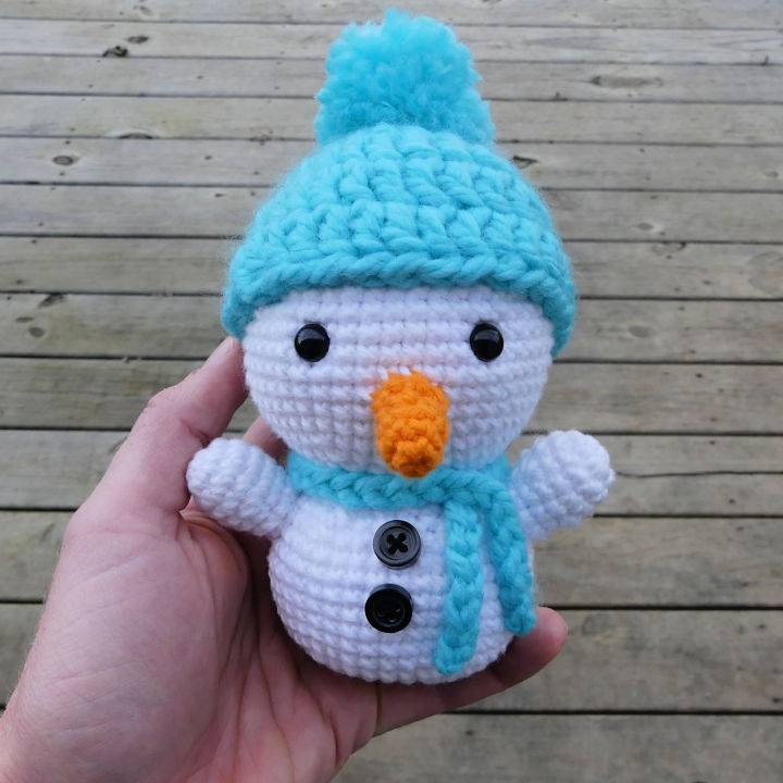 Crocheted Amigurumi Snowman Free Pattern