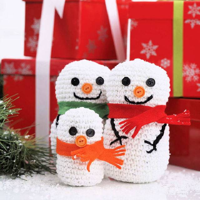 Crocheting a Snowman Family Free Pattern