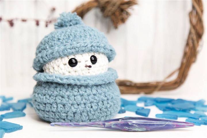 Crocheting a Stash Busting Snowman Free Pattern