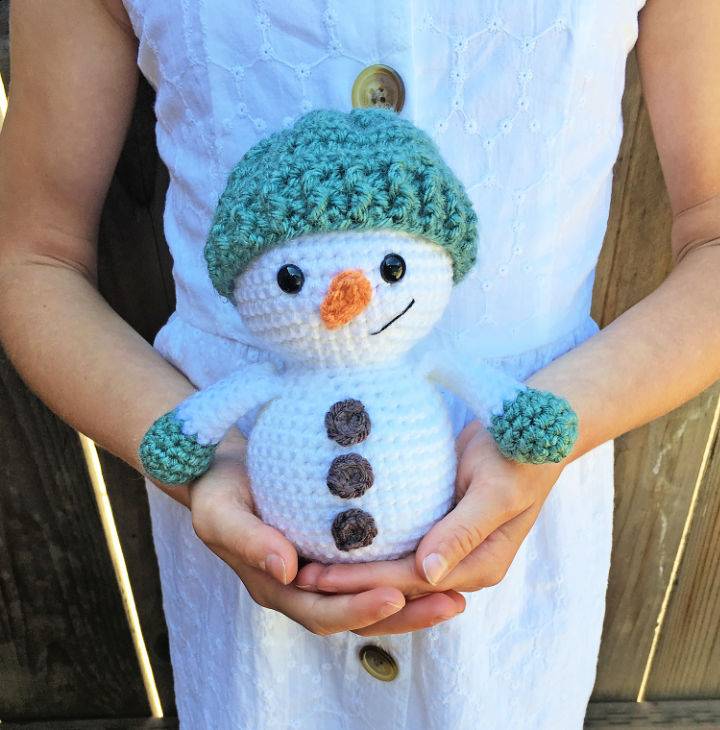 Cute Crochet Mini Amigurumi Snowman pattern