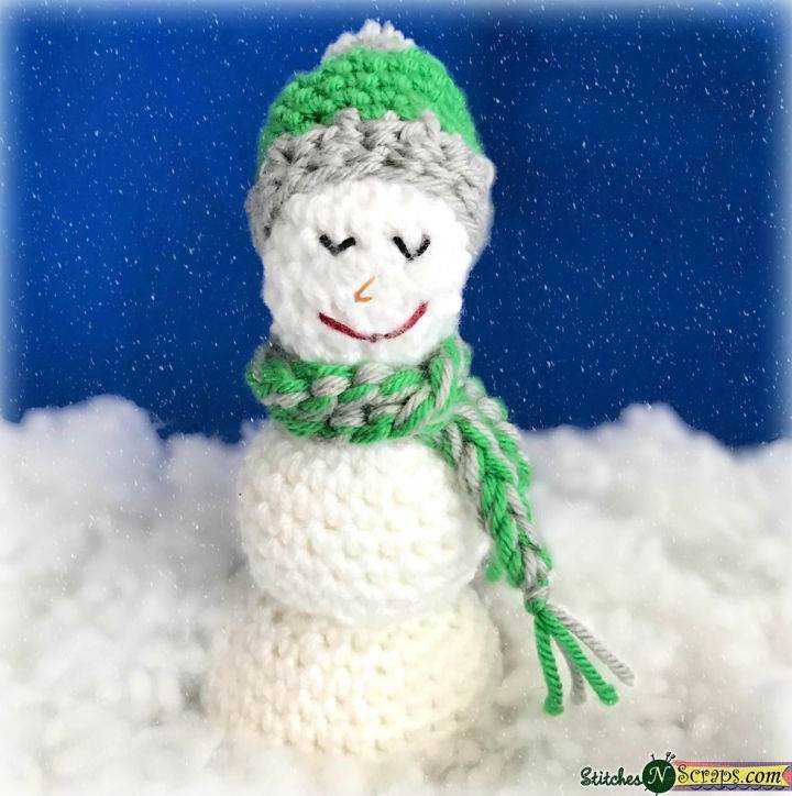 Free Crochet Pattern for Sleepy Snowman