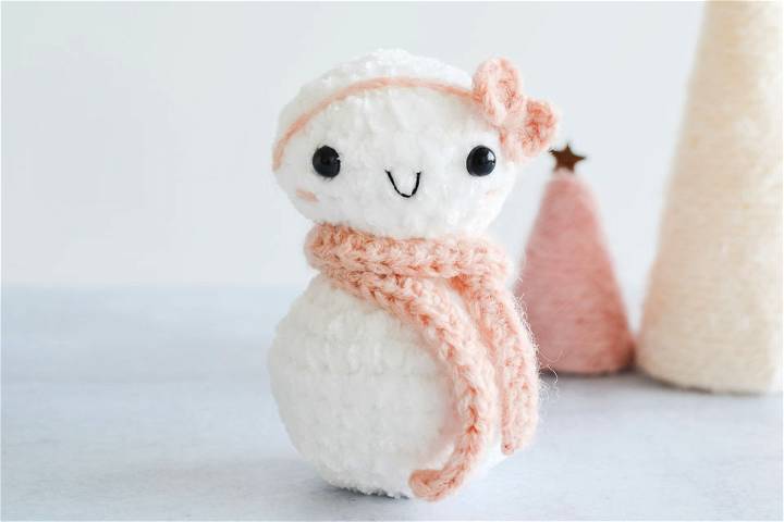 Sadie the Snowman Free Crochet Pattern