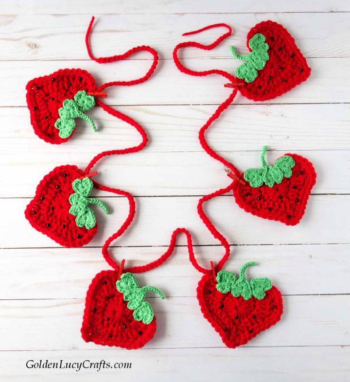 Unique Free Crochet Strawberry Garland Pattern