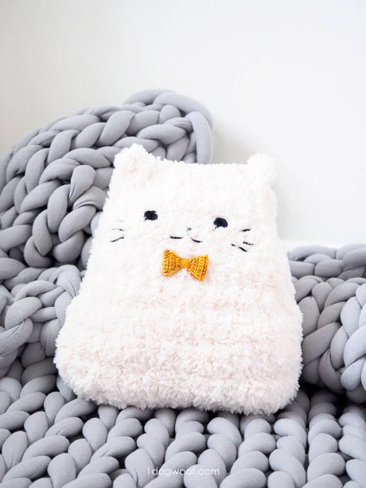 Adorable Crochet Dapper Cat Idea