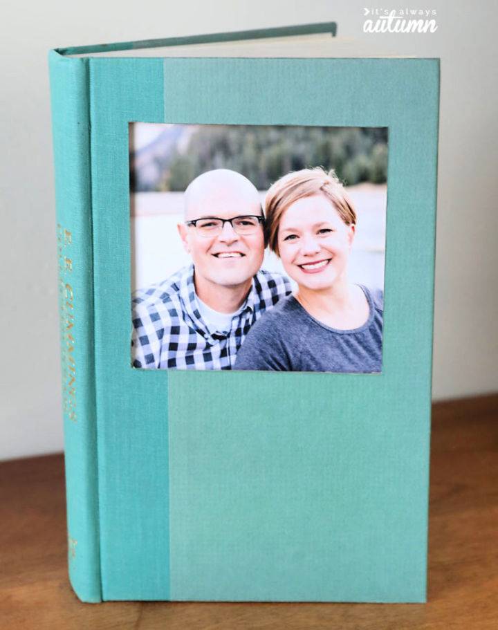 Awesome DIY Book Picture Frame Idea