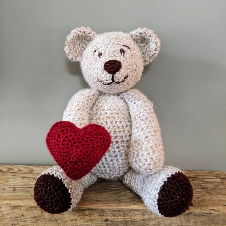Beautiful Crochet Teddy Bear With Heart
