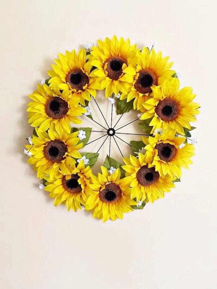 Beautiful DIY Bicycle Tire Sunflower Wreath
