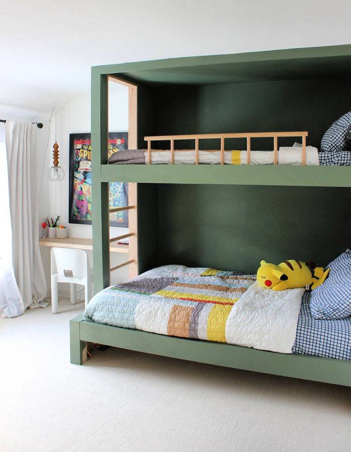 Built-in Wooden Bunk Beds - Free Plans