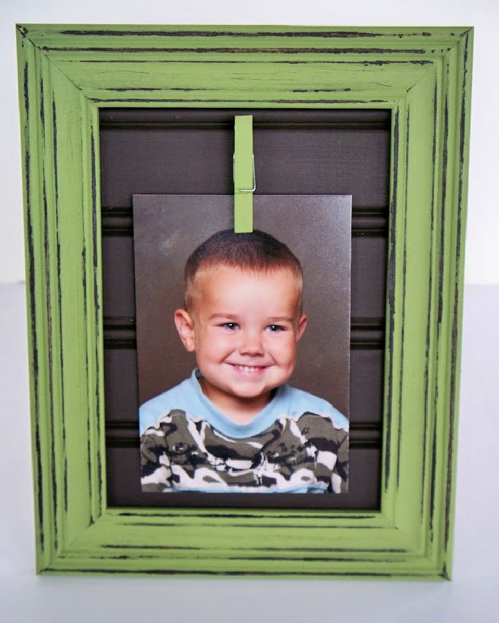 Cool DIY Clothespin Picture Frame