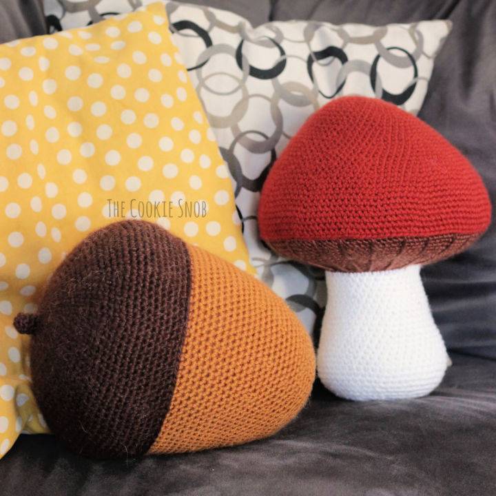 Crocheting a Acorn Throw Pillow Free Pattern