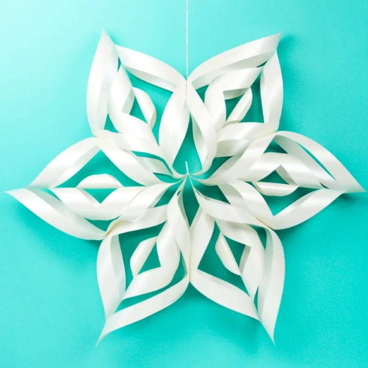DIY Giant 3D Paper Snowflakes With the Cricut