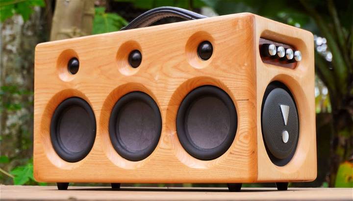 DIY Pallet Wood Bluetooth Speaker