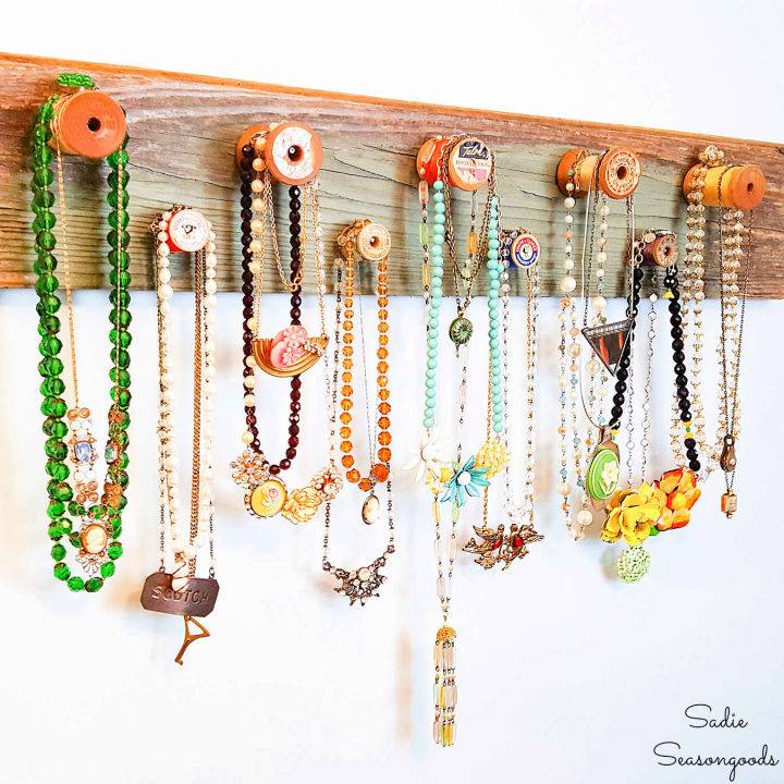 DIY Wooden Necklace Holder With Vintage Thread Spools