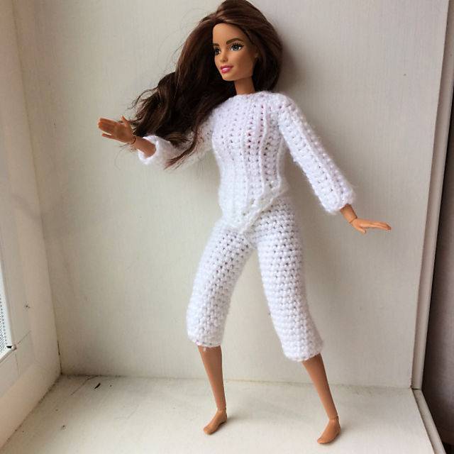 Easiest Barbie Fencing Uniform to Crochet