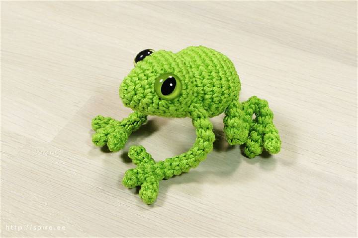 Easy Crochet Tree Frog Amigurumi Pattern