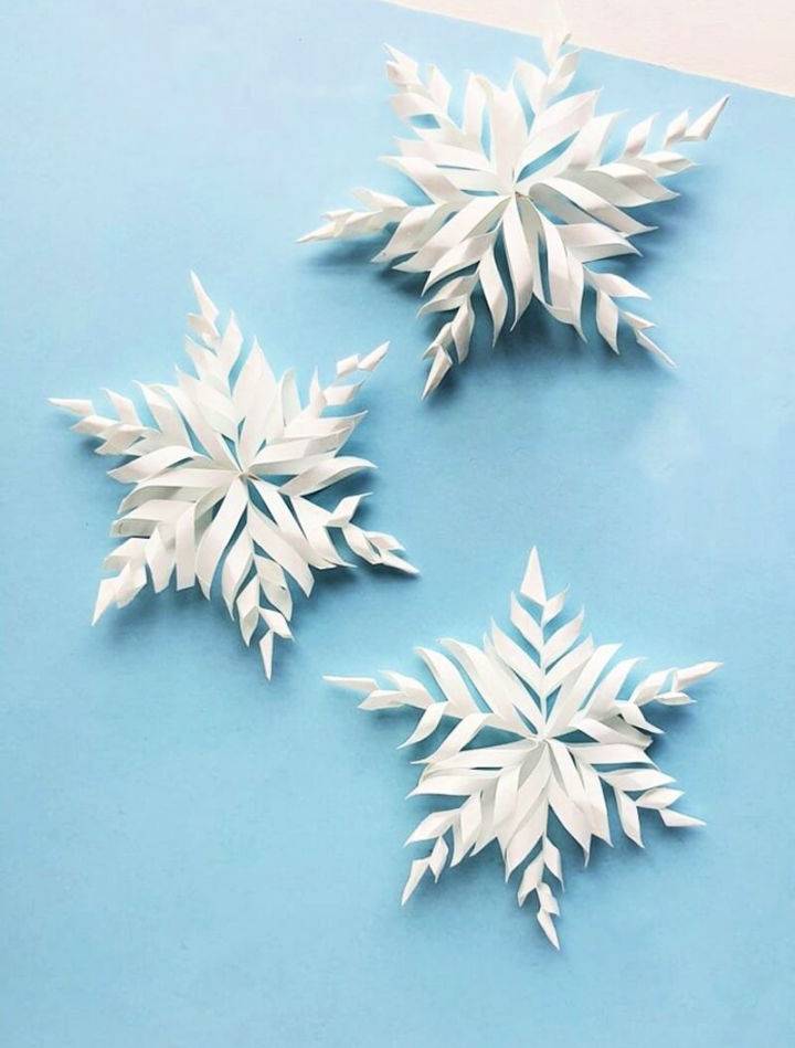 Easy DIY 3D Paper Snowflakes