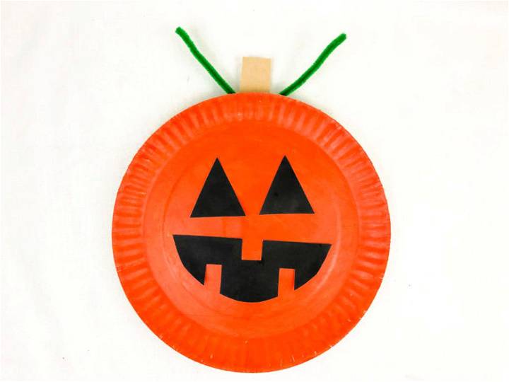 Simple DIY Halloween Paper Plate Pumpkin
