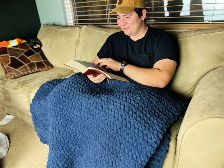 How Do You Crochet a Jumbo Men's Blanket