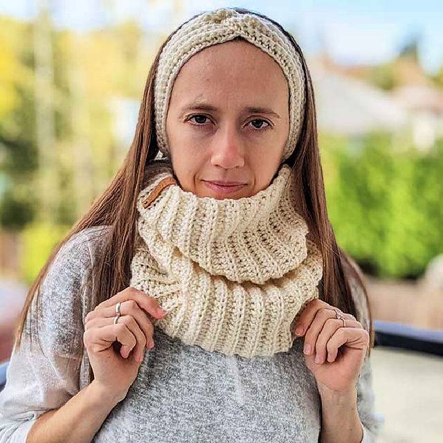 How Do You Crochet a Ribbed Neck Warmer