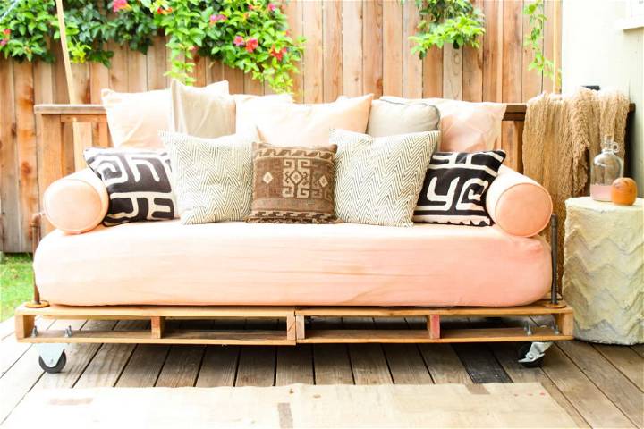 How to Make a Pallet Daybed