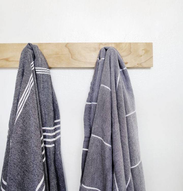 Easy DIY Peg Towel Rack
