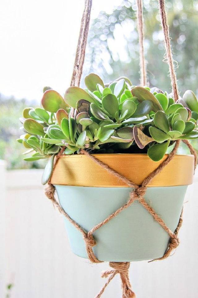 Macramé Hanging Plant Holders Step by Step Tutorial