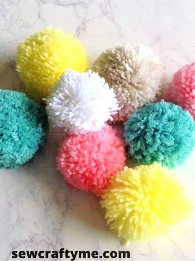 Make Your Own Pompoms From Yarn
