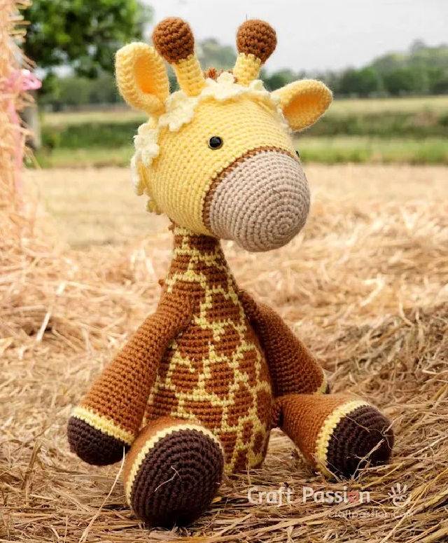 Modern Crochet Giraffe Amigurumi Pattern