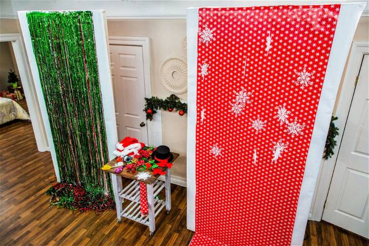 Simple DIY Holiday Photo Booth