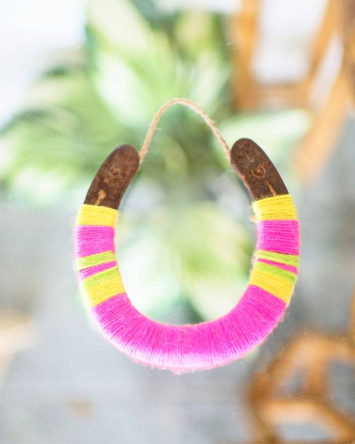 Yarn wrapped Lucky Horseshoe Step-by-Step
