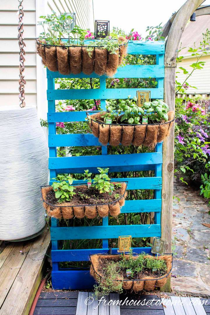 Beautiful DIY Pallet Herb Garden