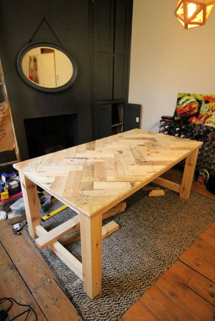 Farmhouse Table With a Pallet Wood Herringbone Top