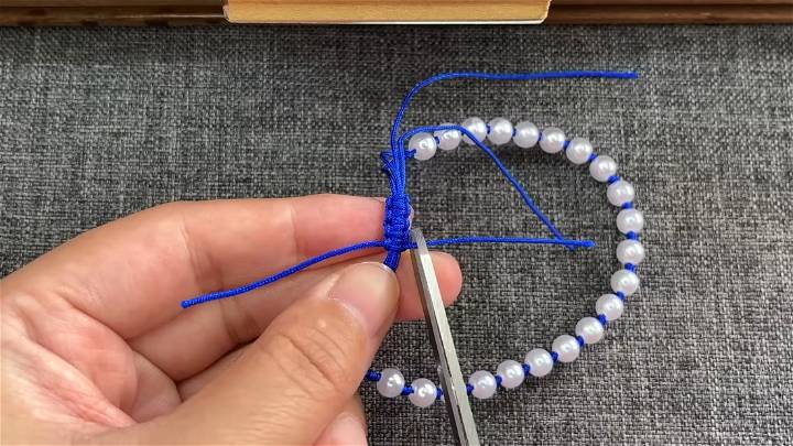 make a bracelet with beads