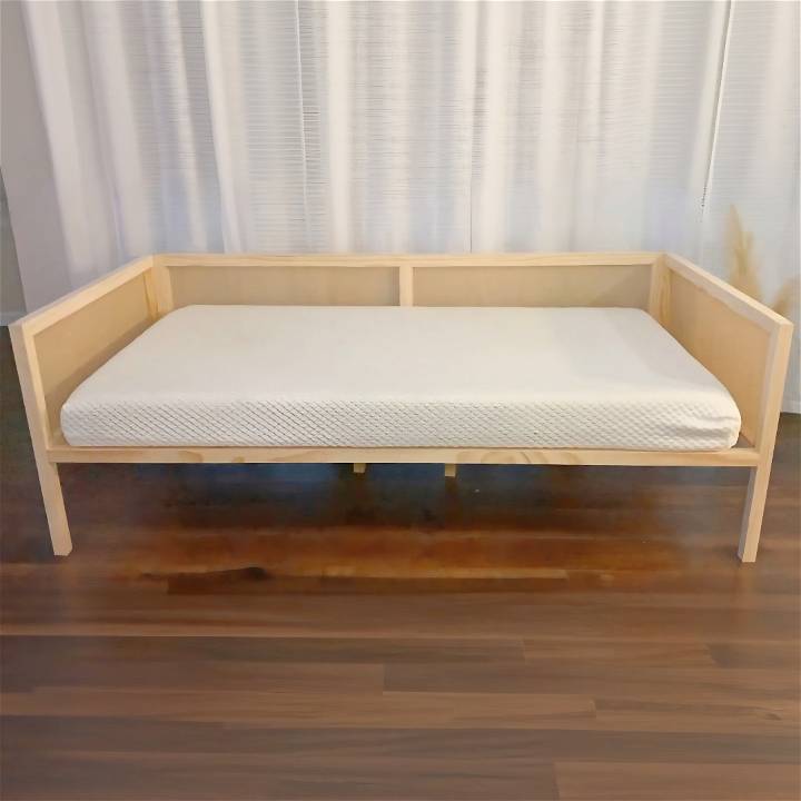 easy peasy diy daybed