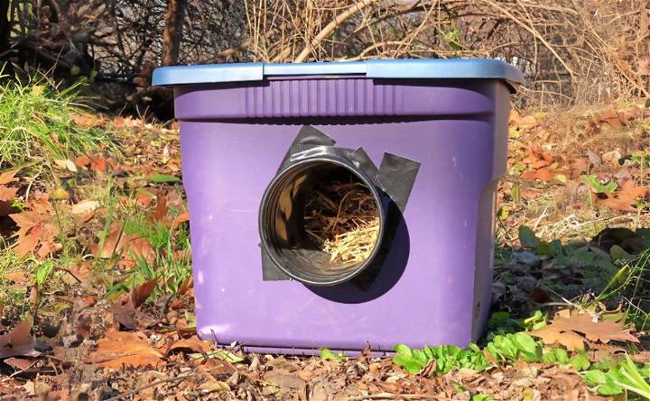 how to make an outdoor cat shelter