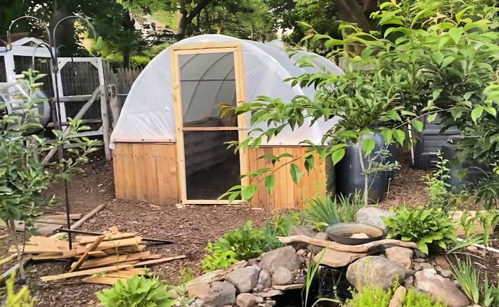 diy pallet greenhouse for your garden