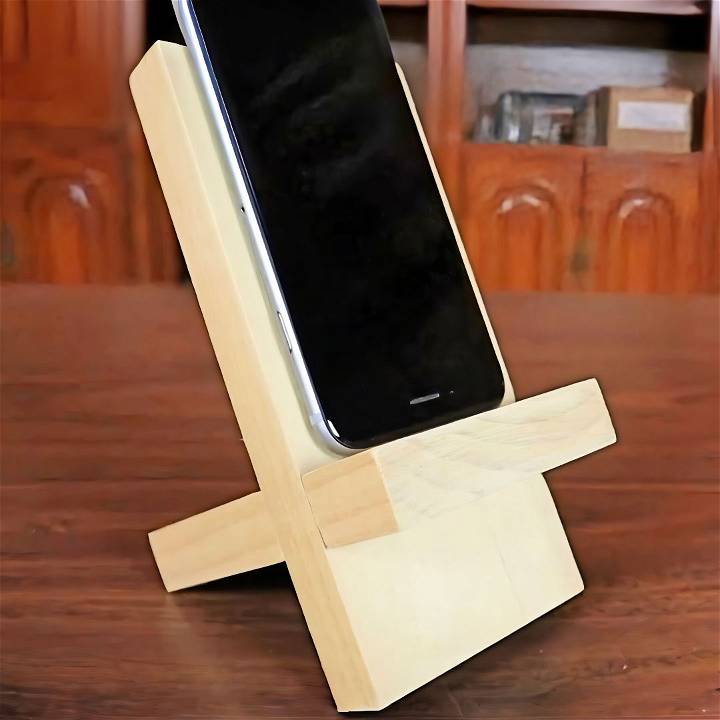 diy wooden cell phone stand for beginners