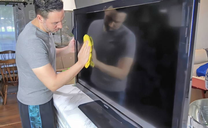 easy steps to clean a tv screen