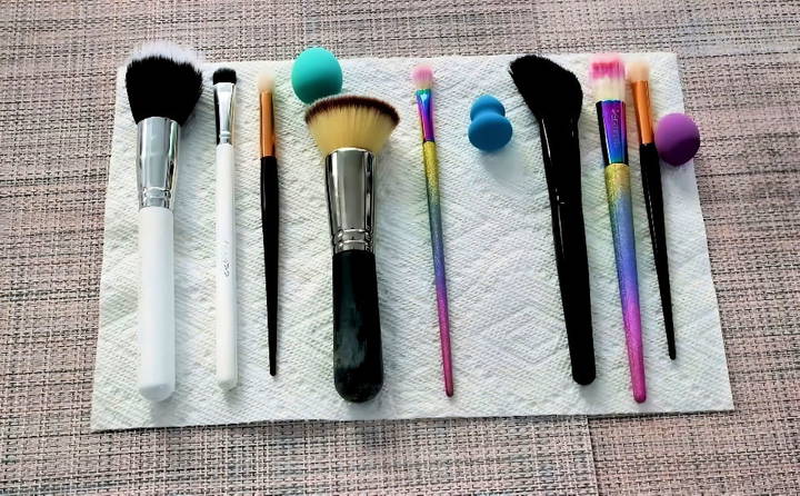 how to clean makeup brushes