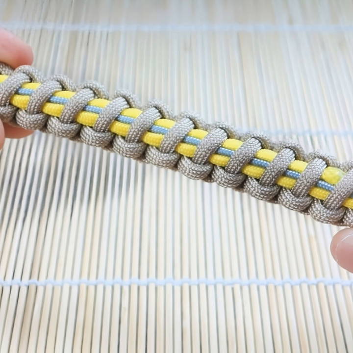 how to make a firefighter style paracord bracelet