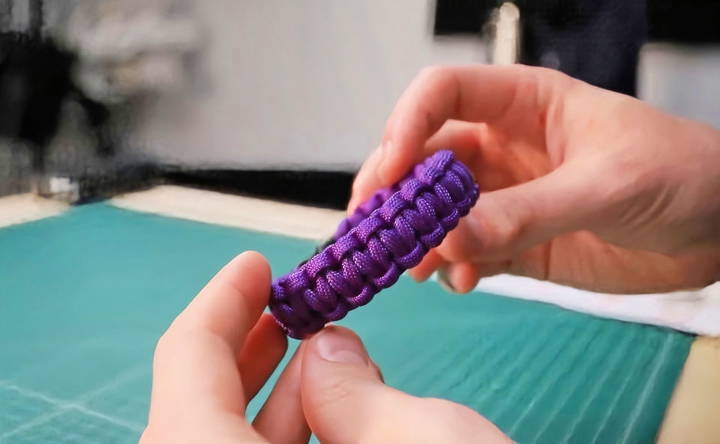 how to make a paracord bracelet