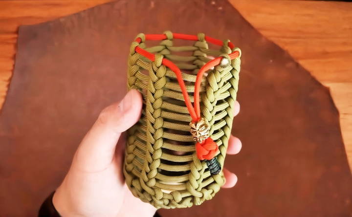 how to make a paracord can koozie