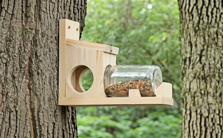 how to make a squirrel feeder