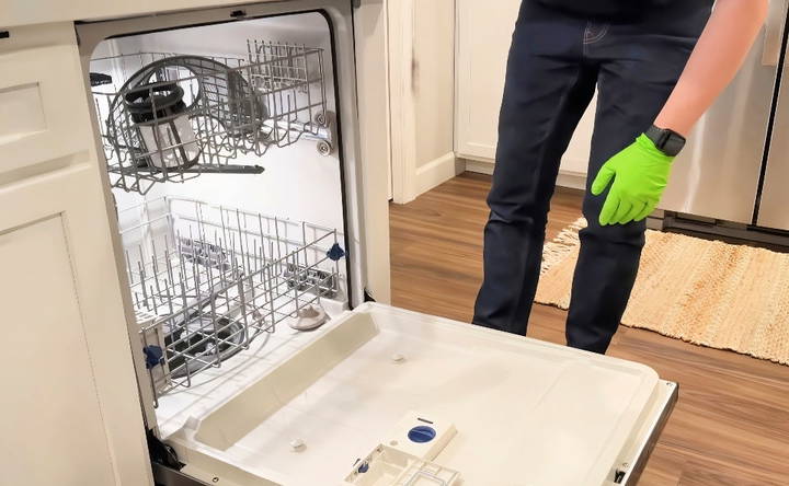 right way to clean a dishwasher